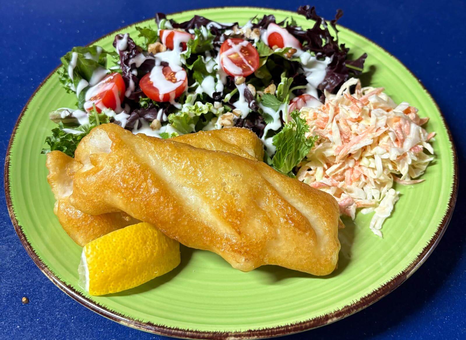 Clientes celebrando no restaurante